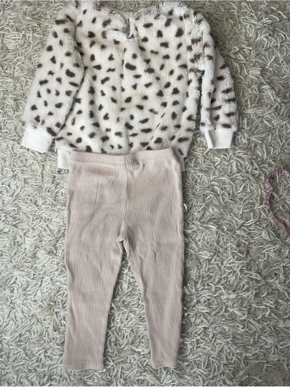 uicy Couture Baby Toddler 2 Piece Set 24M Faux Fur Cheetah Animal Print Beige